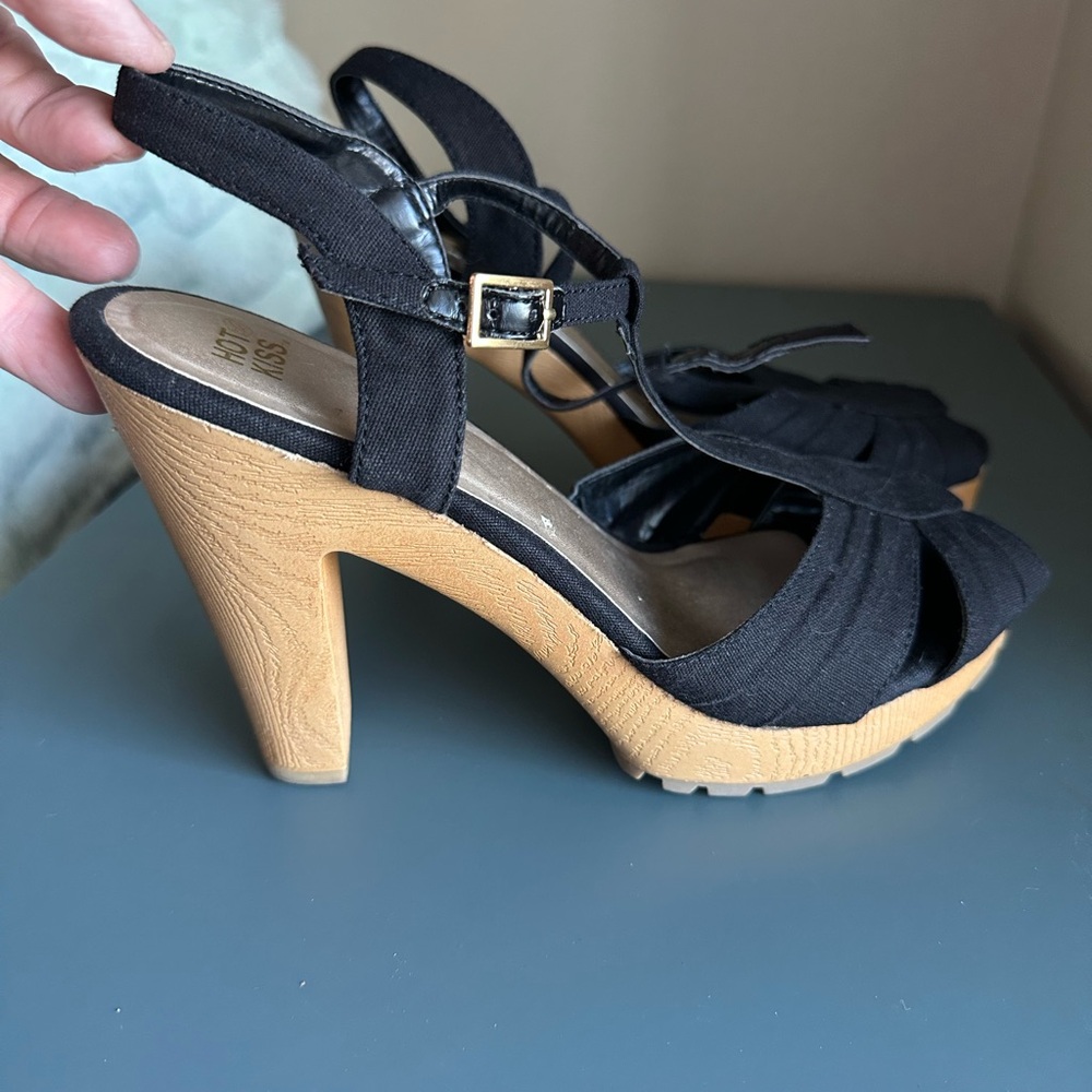 Hot Kiss Madelyn Black Platform Heels Size 7M Buckle Strap Sandals 🖤👡